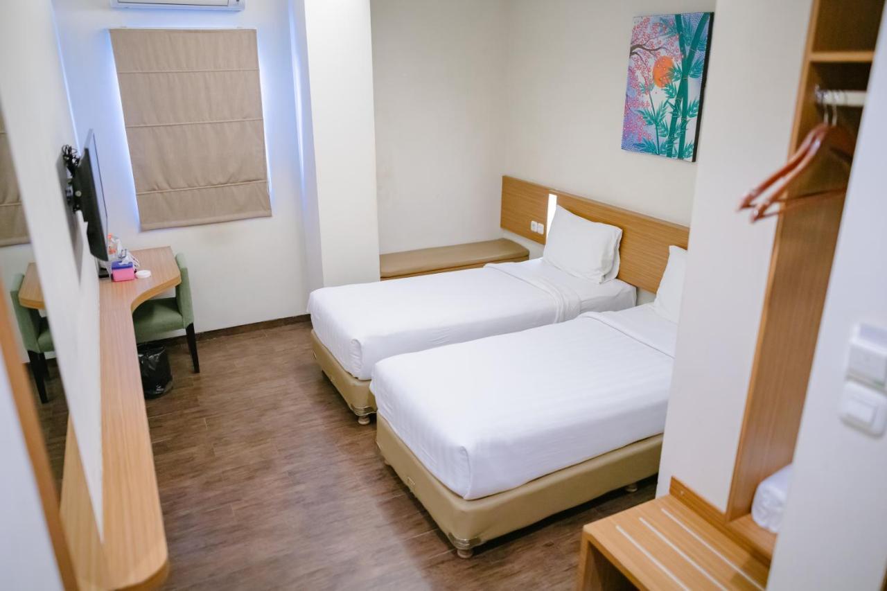 Biz Hotel City Center 암본 외부 사진