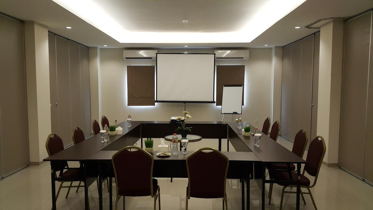 Biz Hotel City Center 암본 외부 사진
