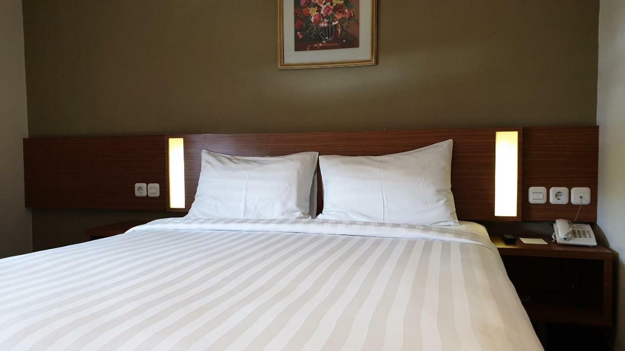 Biz Hotel City Center 암본 외부 사진