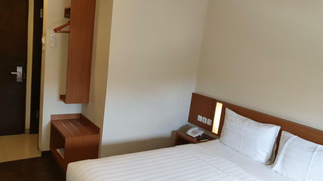 Biz Hotel City Center 암본 외부 사진