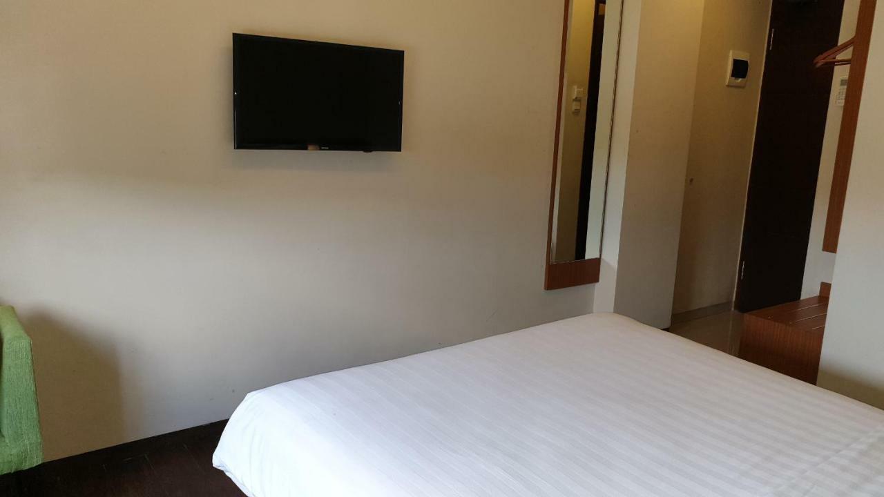 Biz Hotel City Center 암본 외부 사진