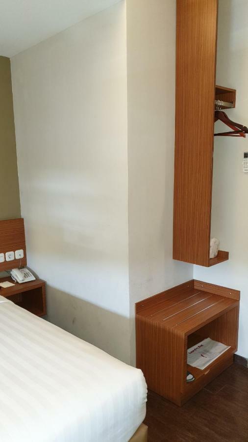 Biz Hotel City Center 암본 외부 사진