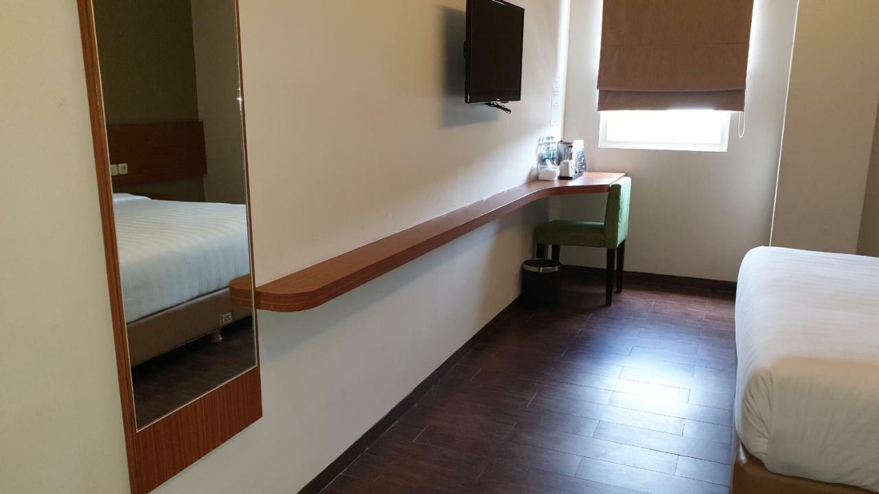 Biz Hotel City Center 암본 외부 사진