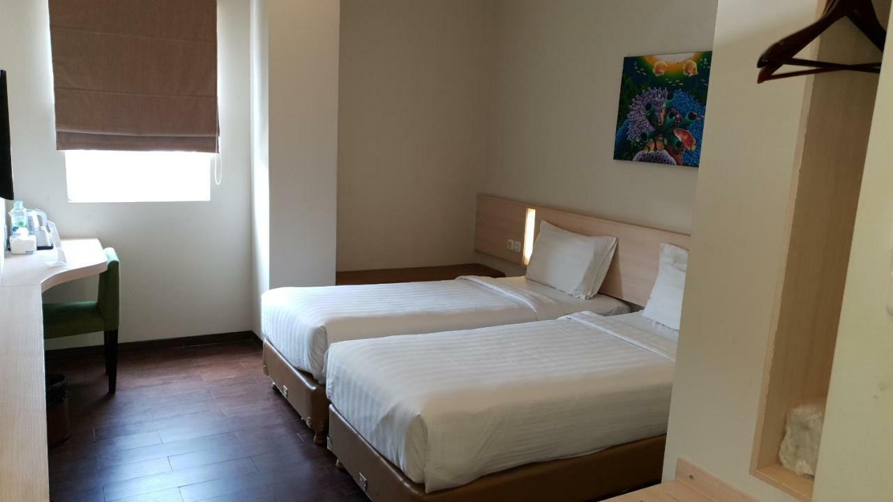 Biz Hotel City Center 암본 외부 사진